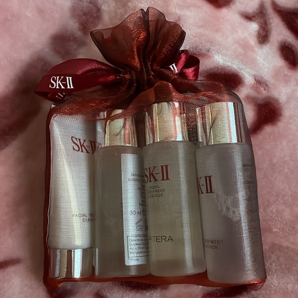 SK-II Travel Essential Kit - Picture 2 of 2